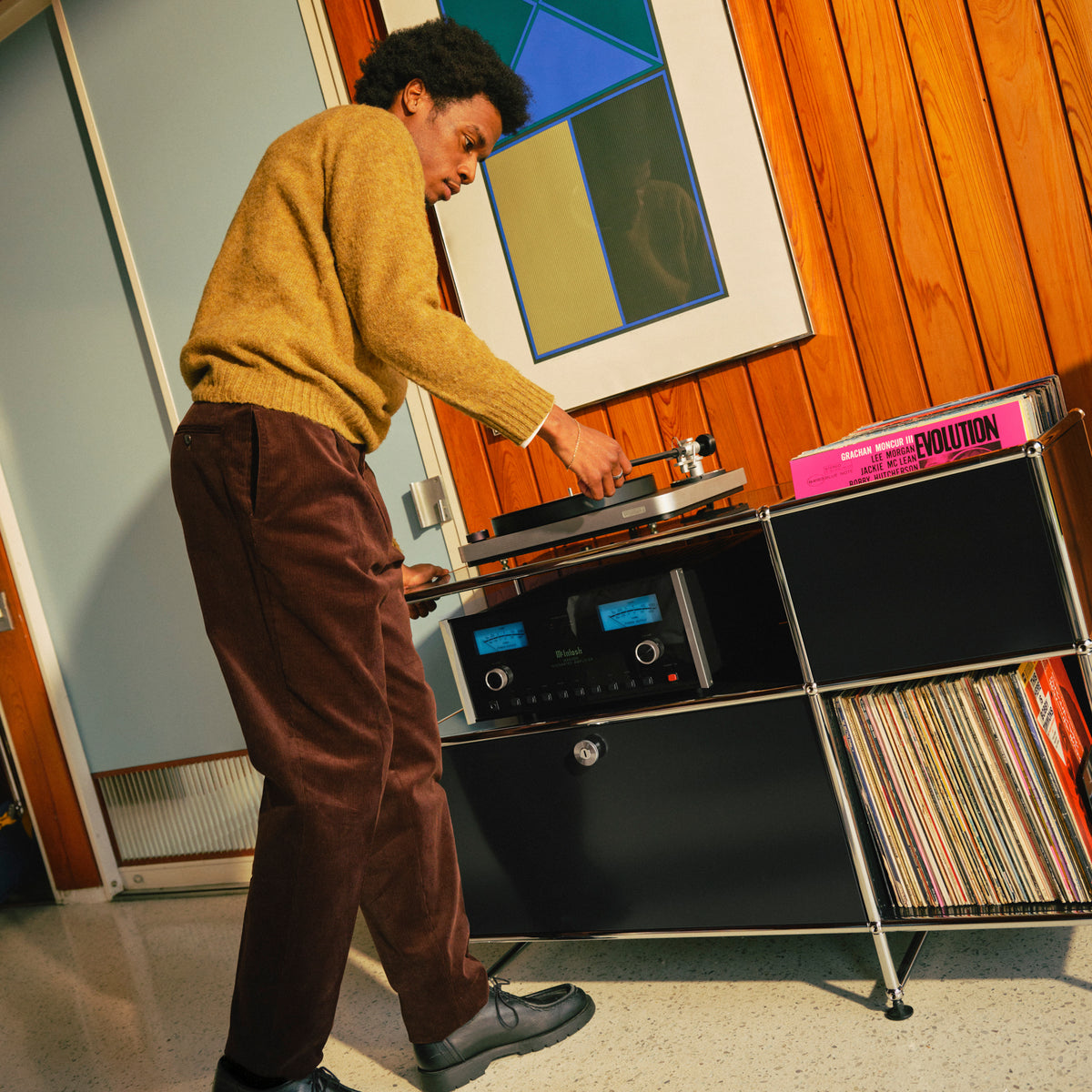 USM x Symbol Record Stand 45